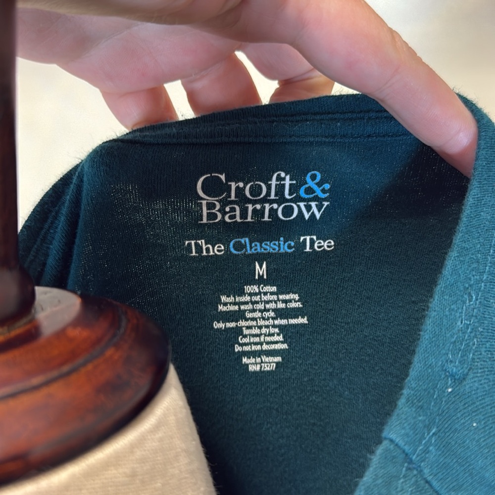 Croft & Barrow The Classic Long Sleeve Tee Green with White and Gold Tree Size M - Picture 6 of 6
